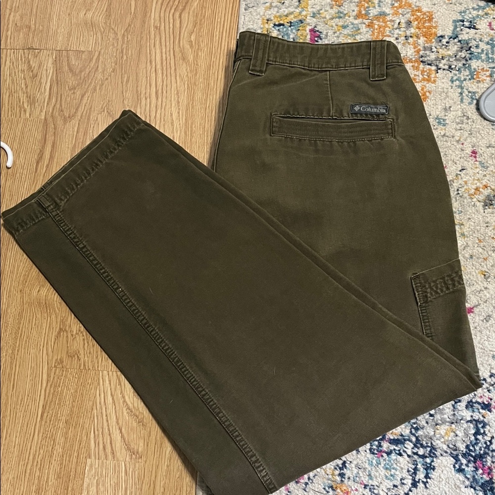 Vintage Columbia Men's Dark Olive Cargo Pants size 34 x 32